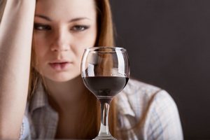 лечить женский алкоголизм